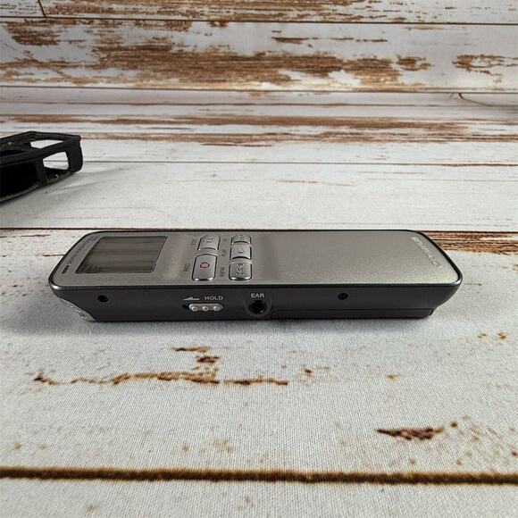 Olympus DS-2 Silver Digital Voice Recorder 64MB LCD Display 3.5mm Jack - Picture 6 of 7